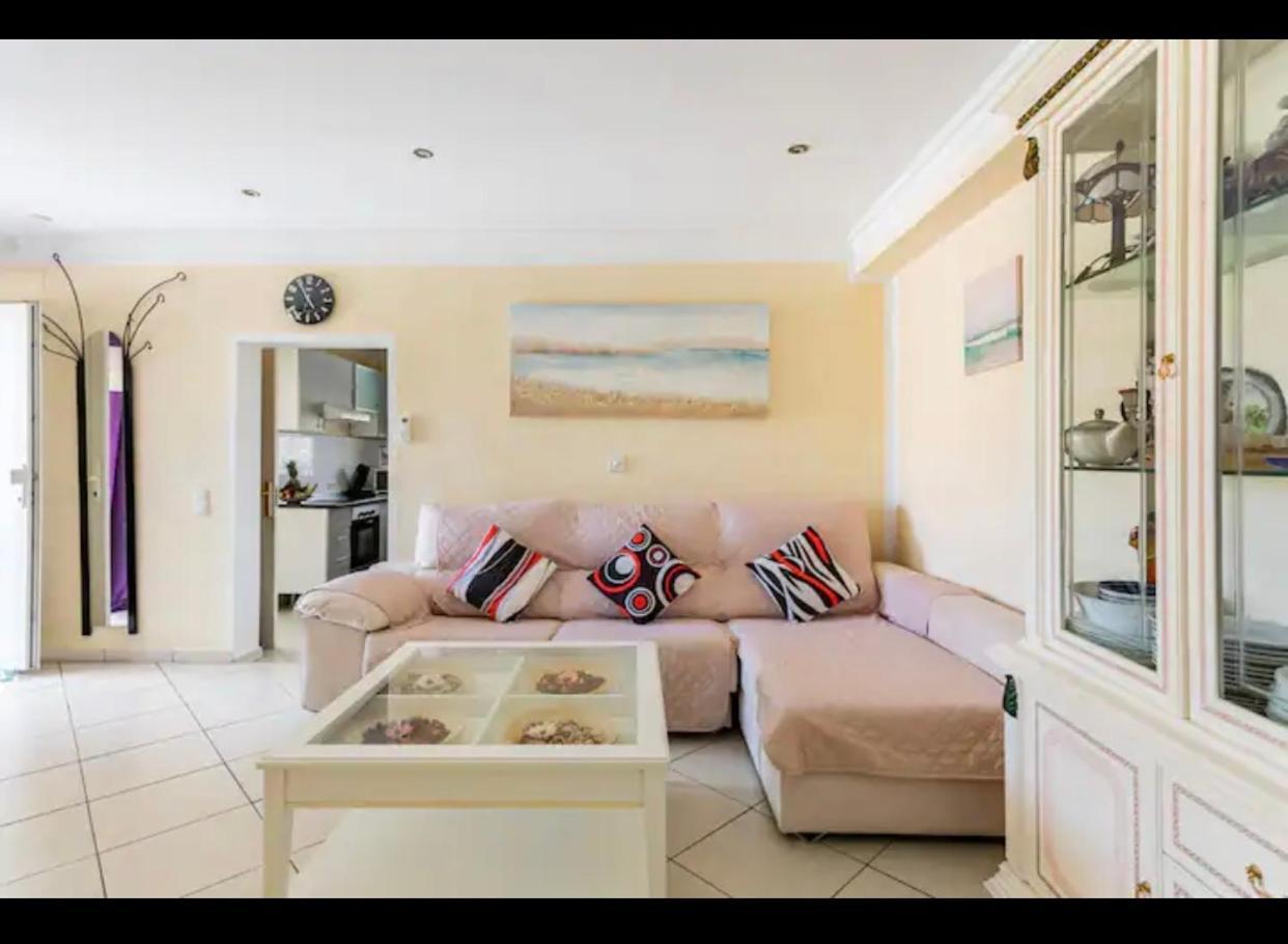 Villa Eva Asiana Guesthouse With Shared Pool بينيسا المظهر الخارجي الصورة
